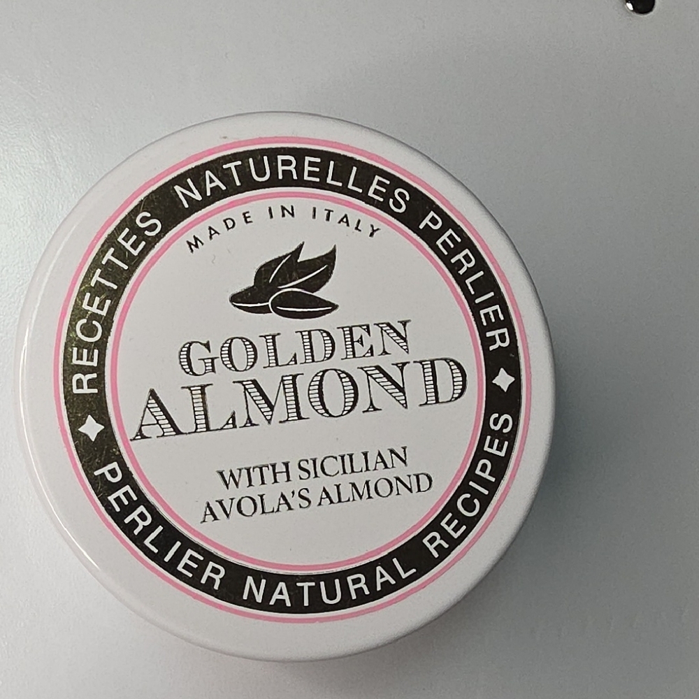 Golden Almond Moisturizing Cream - White